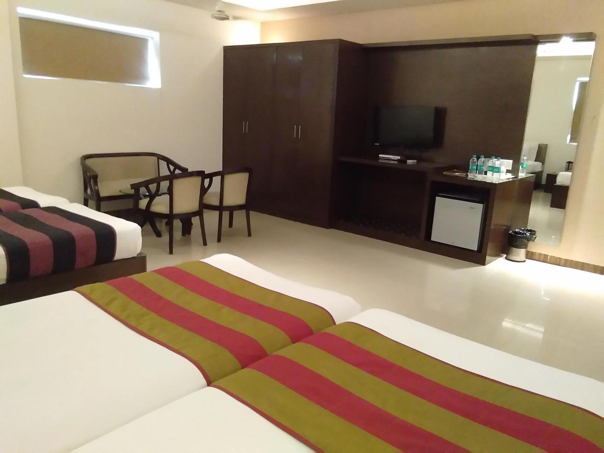 Hotel Karan Vilas Agra  Eksteriør billede